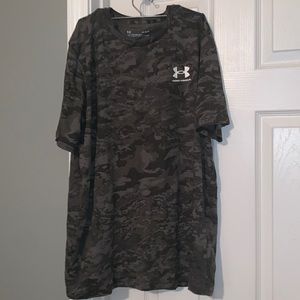 Nwot mens under armour shirt size large.